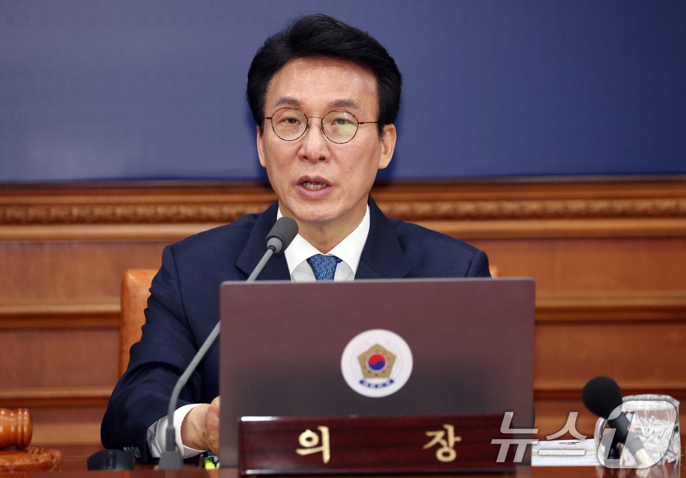 본문 이미지 - 김민석 국무총리가 21일 오전 서울 종로구 세종대로 정부서울청사에서 열린 국무회의 겸 비상경제본부회의에서 모두 발언을 하고 있다. 2026.4.21 ⓒ 뉴스1 김명섭 기자