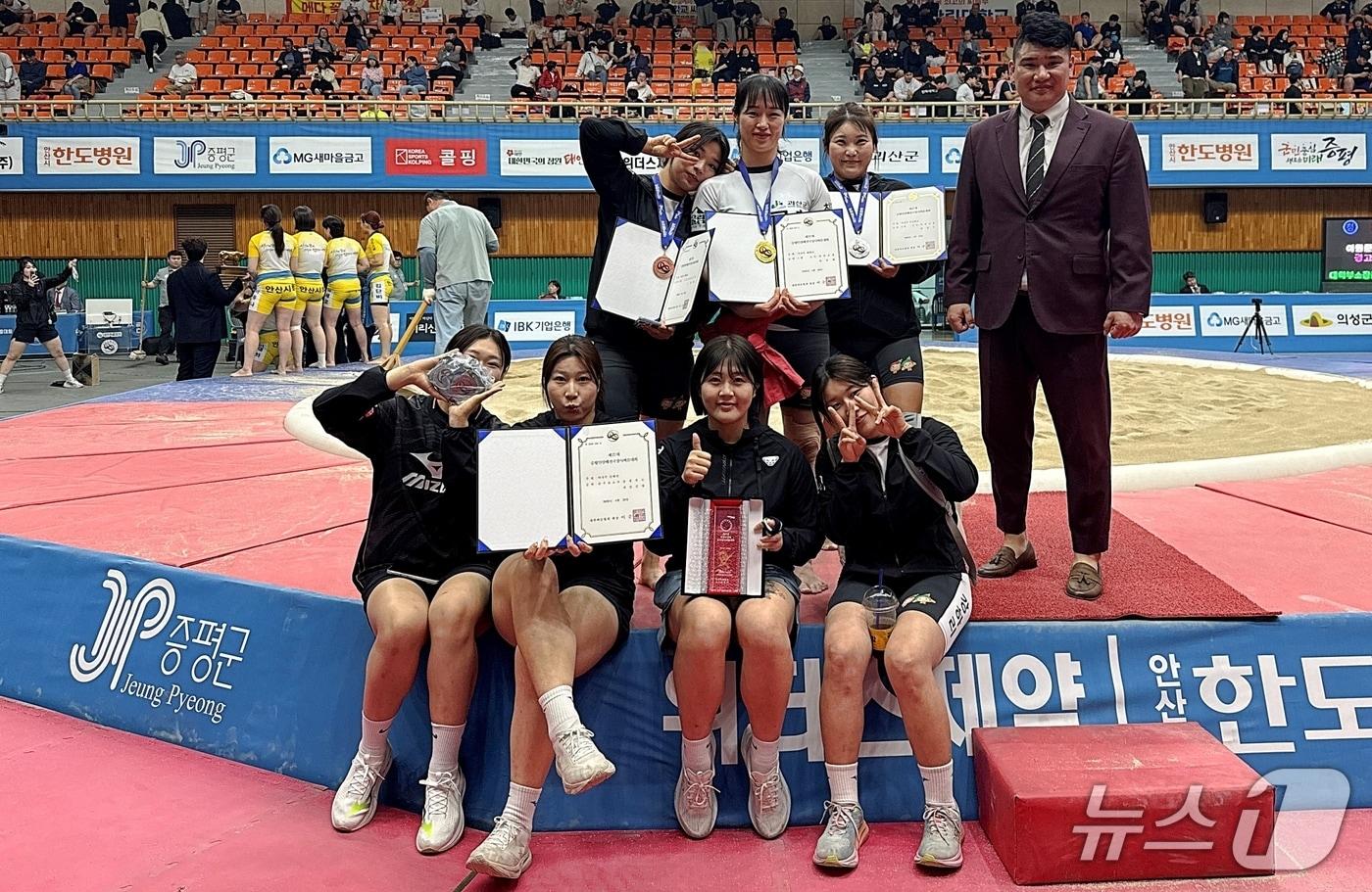 본문 이미지 - 괴산군청 여자씨름단.(괴산군 제공. 재판매 및 DB금지)