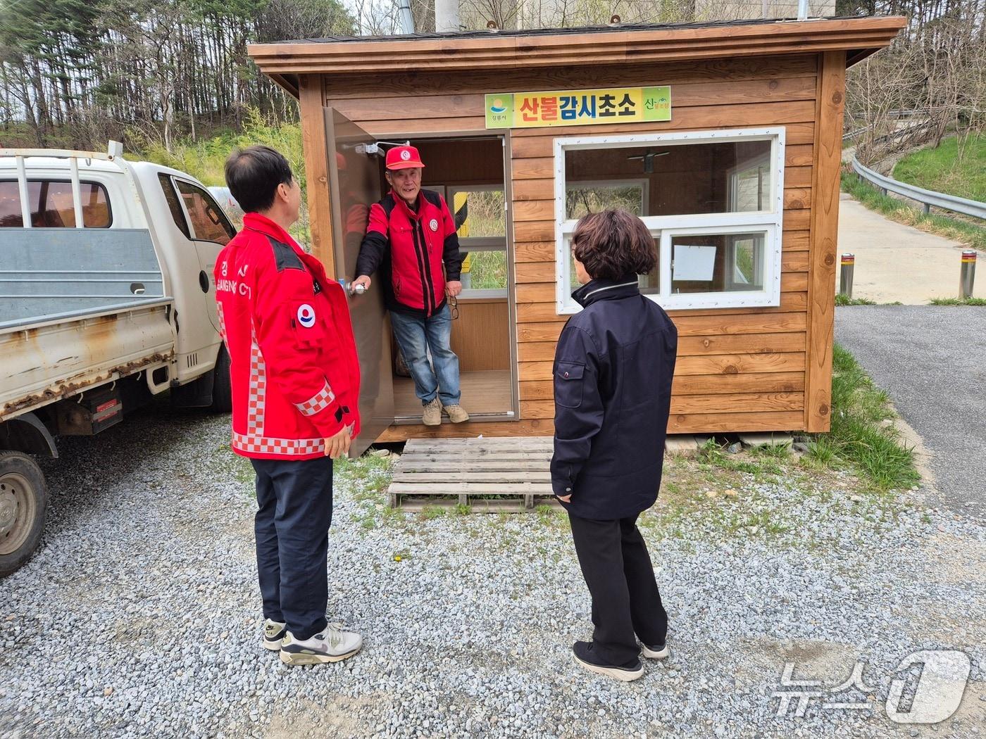 본문 이미지 - 강릉시 봄철 산불 예방활동 자료사진.(강릉시 제공, 재판매 및 DB 금지) 2026.4.21/뉴스1