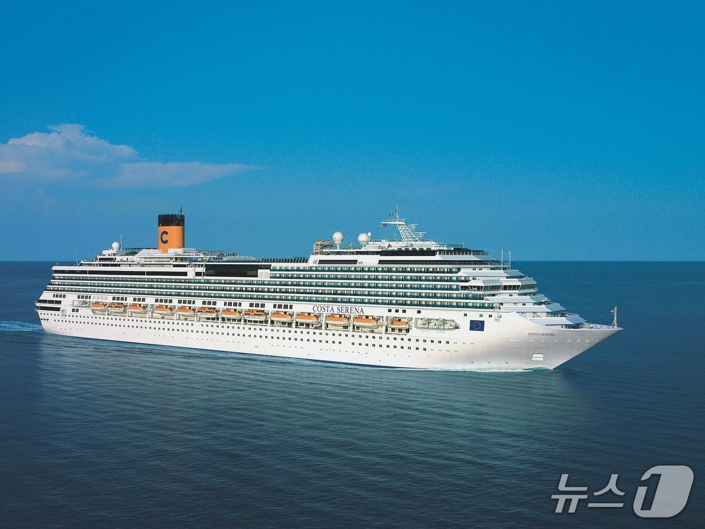 본문 이미지 - 11만4000톤급 대형 크루즈선인 '코스타 세레나(Costa Serena)호'(해양수산부 제공)