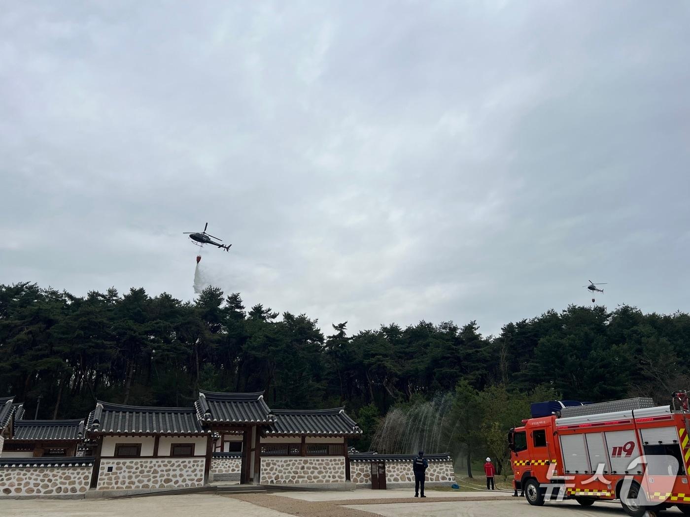 본문 이미지 - 경기 여주시 세종대왕릉유적관리소 일원에서 봄철 산불대응 관계 기관 합동훈련이 실시되고 있다.(여주시 제공. 재판매 및 DB 금지)/뉴스1 