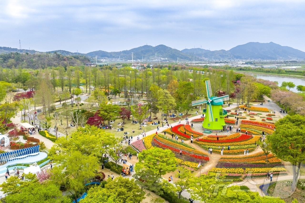 본문 이미지 - 순천만국가정원 네덜란드 정원. (순천시 제공. 재판매 및 DB금지) ⓒ 뉴스1 김성준 기자