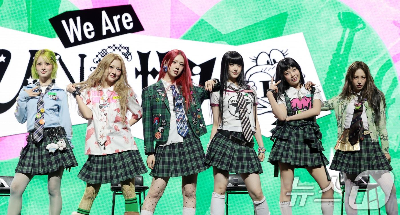 본문 이미지 - 그룹 언차일드(UNCHILD)가 21일 서울 용산구 블루스퀘어에서 가진 데뷔 싱글 '위 아 언차일드'(We Are UNCHILD) 발매 쇼케이스에서 포즈를 취하고 있다. 2026.4.21 ⓒ 뉴스1 권현진 기자