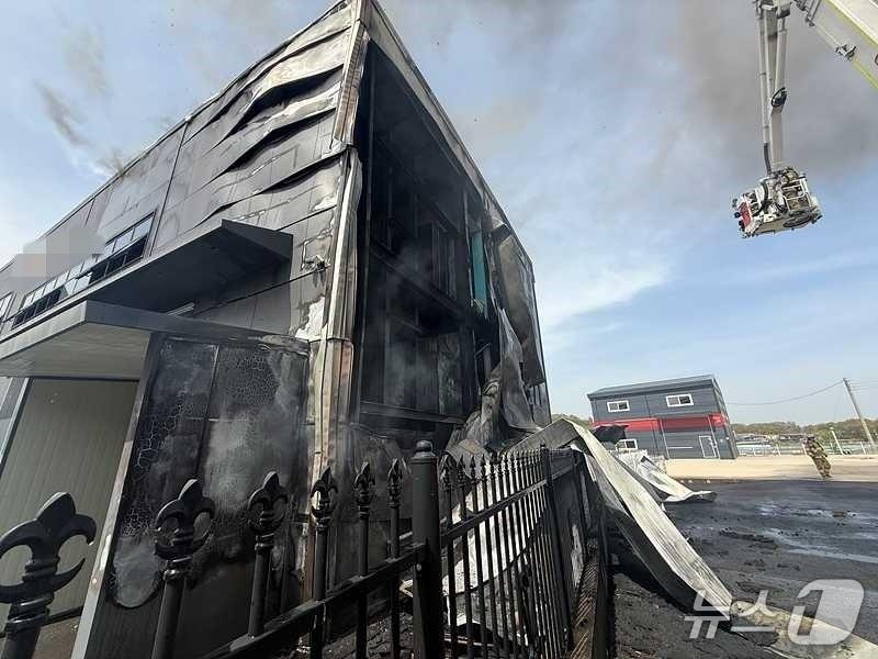 본문 이미지 - 화재현장(경기 김포소방서 제공/뉴스1)