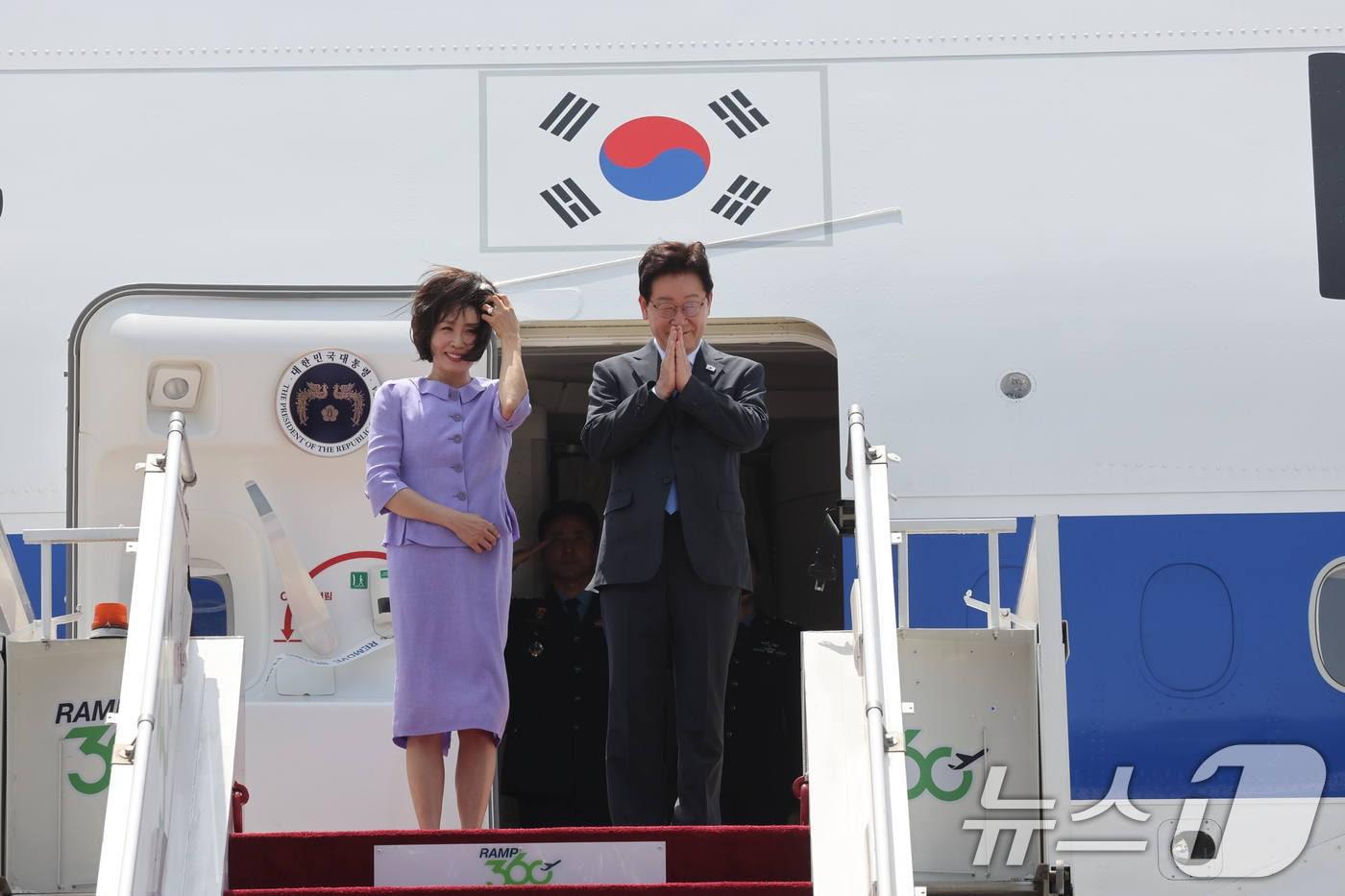본문 이미지 - 해외 순방 중인 이재명 대통령(오른쪽)과 김혜경 여사. ⓒ 뉴스1 이재명 기자
