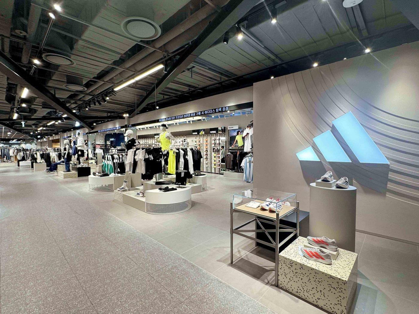 본문 이미지 - 신세계 사우스시티 아디다스 매장(신세계 제공)
