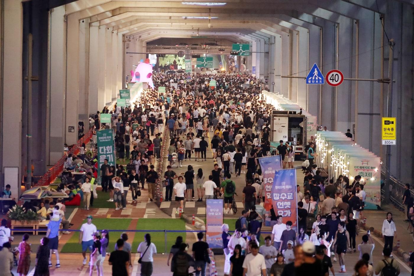 본문 이미지 - 차 없는 잠수교 뚜벅뚜벅 축제(서울시 제공)