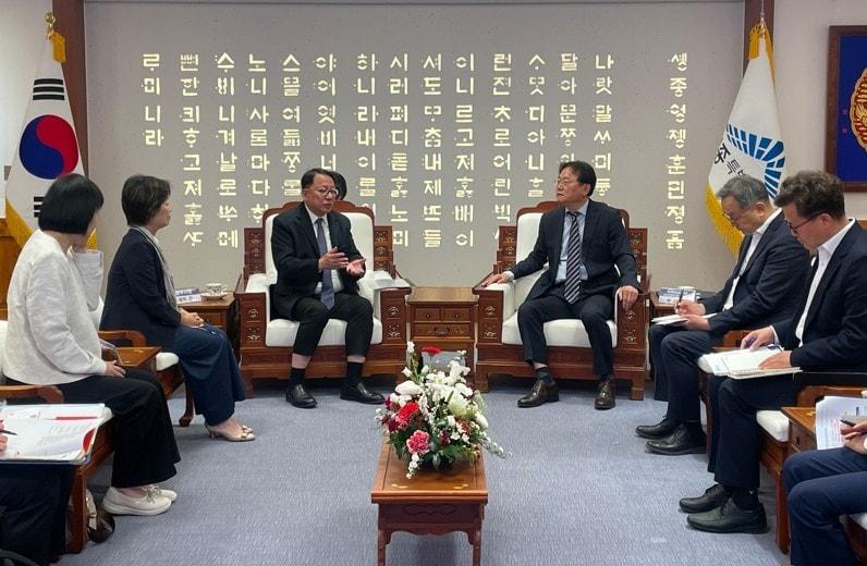 본문 이미지 - 세종시를 방문한 홍콩 대표단. (세종시 제공. 재판매 및 DB 금지)