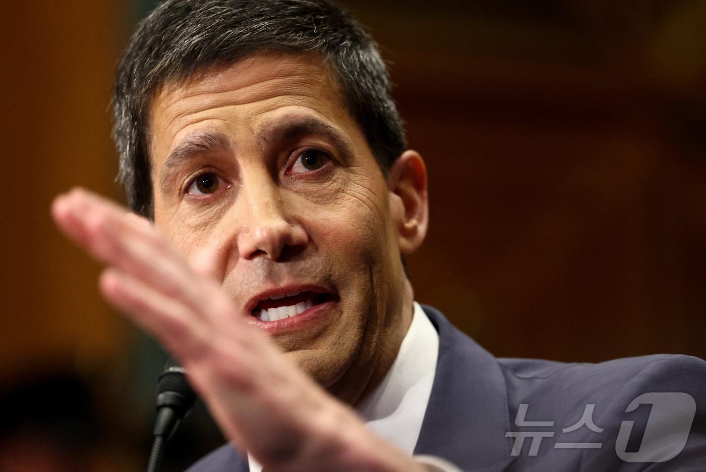 본문 이미지 - 케빈 워시 연방준비제도 의장 지명자가 21일(현지시간) 의회 상원 은행위원회 인준 청문회에서 출석해 발언하고 있다. 2026. 4.21 ⓒ 로이터=뉴스1