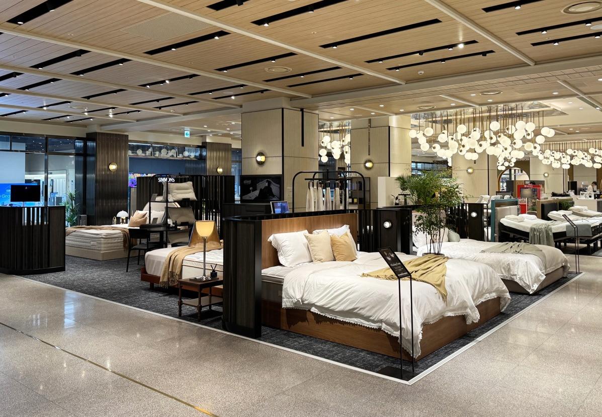 본문 이미지 - 시몬스는 '시몬스 신세계백화점 대전점'을 리뉴얼 오픈했다고 22일 밝혔다.(시몬스 제공)