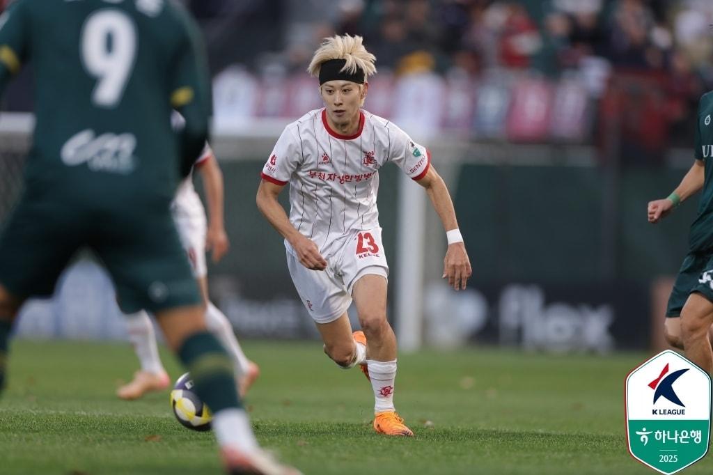 본문 이미지 - 부천FC의 일본 미드필더 카즈(한국프로축구연맹 제공) 