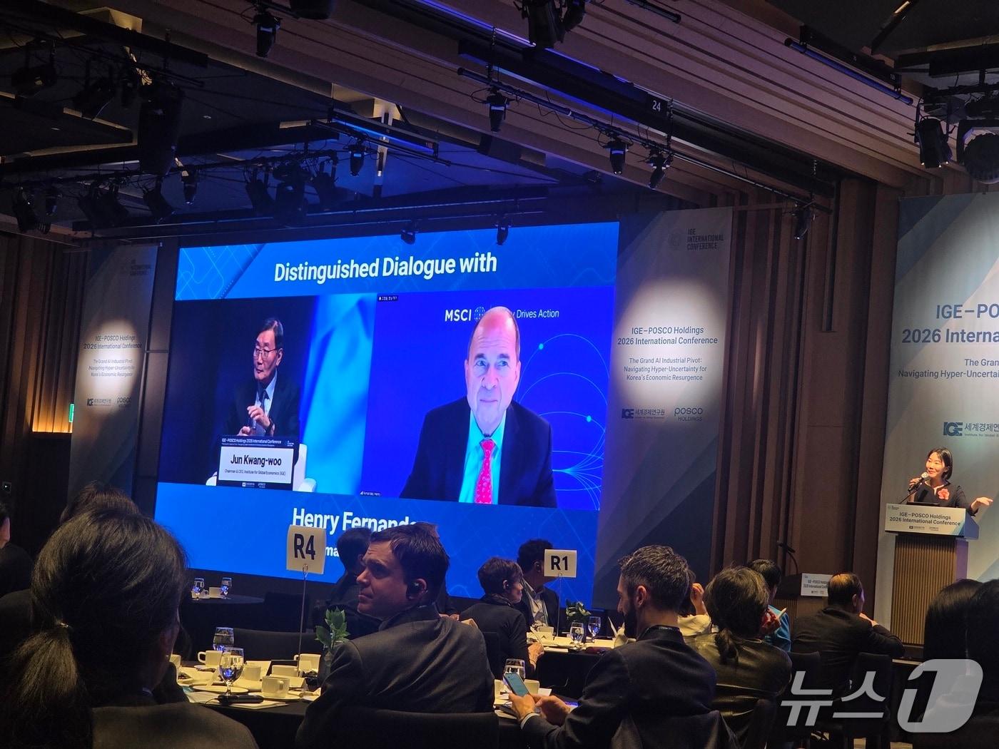 본문 이미지 - 헨리 페르난데즈 MSCI 회장이 22일 세계경제연구원과 포스코가 공동주최한 국제컨퍼런스의 특별 온라인 대담에서 발언하고 있다.