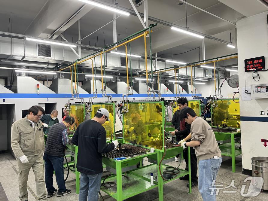 본문 이미지 - 민관협력일자리사업 에어컨 설치·유지 보수 기술인력양성.(용산구 제공)