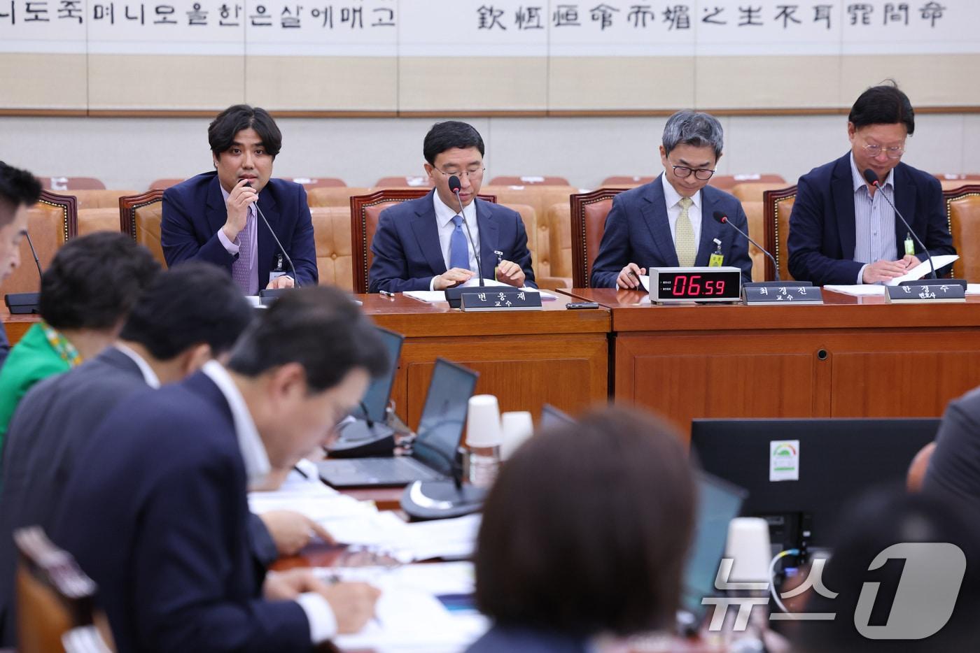 본문 이미지 - 권용수 건국대 교수가 22일 서울 여의도 국회 법제사법위원회에서 열린 집단소송법 공청회에서 발언하고 있다. 2026.4.22 ⓒ 뉴스1 신웅수 기자