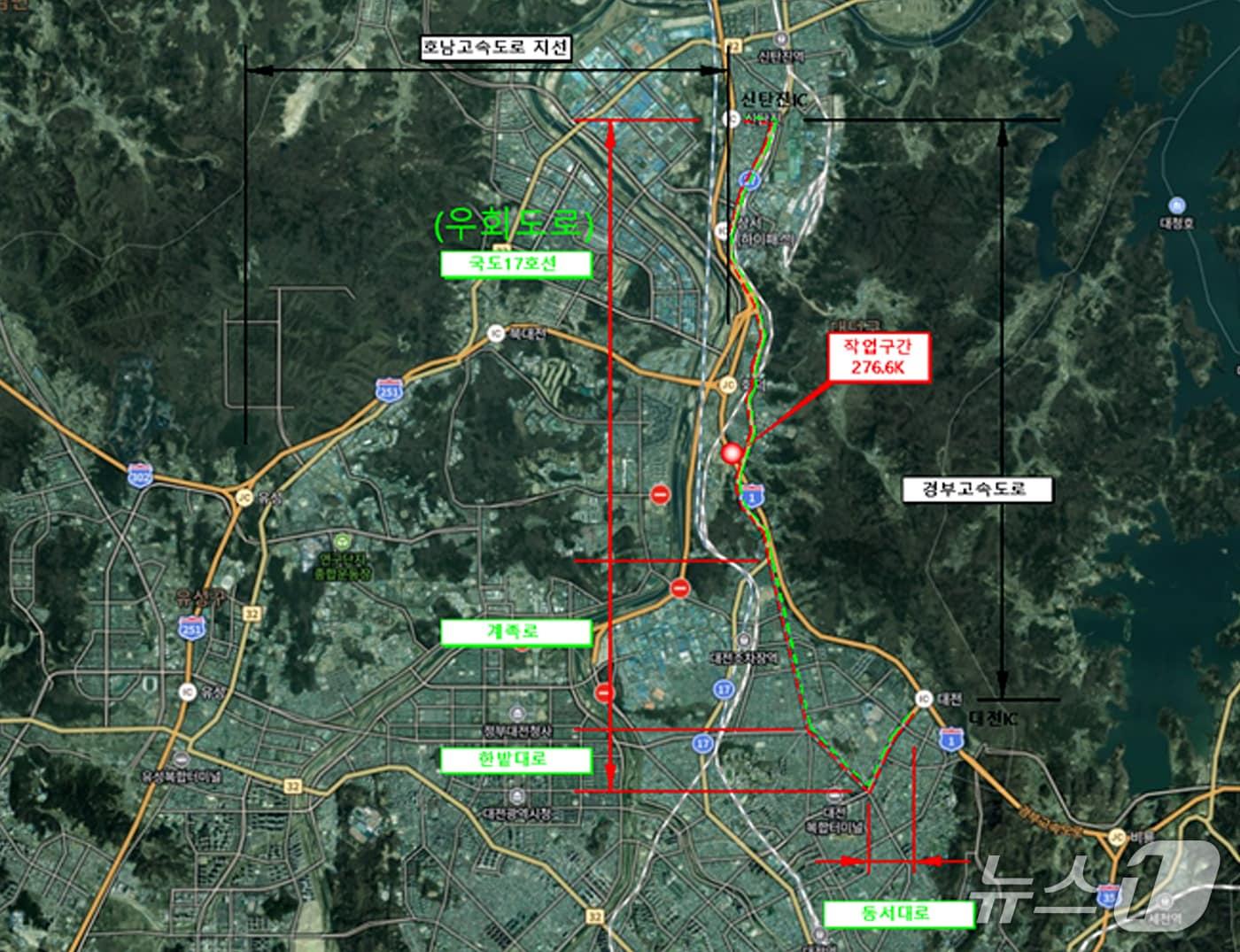 본문 이미지 - 통제되는 도로구간. (한국도로공사 대전충남본부 제공. 재판매 및 DB 금지) 2026.4.22/뉴스1