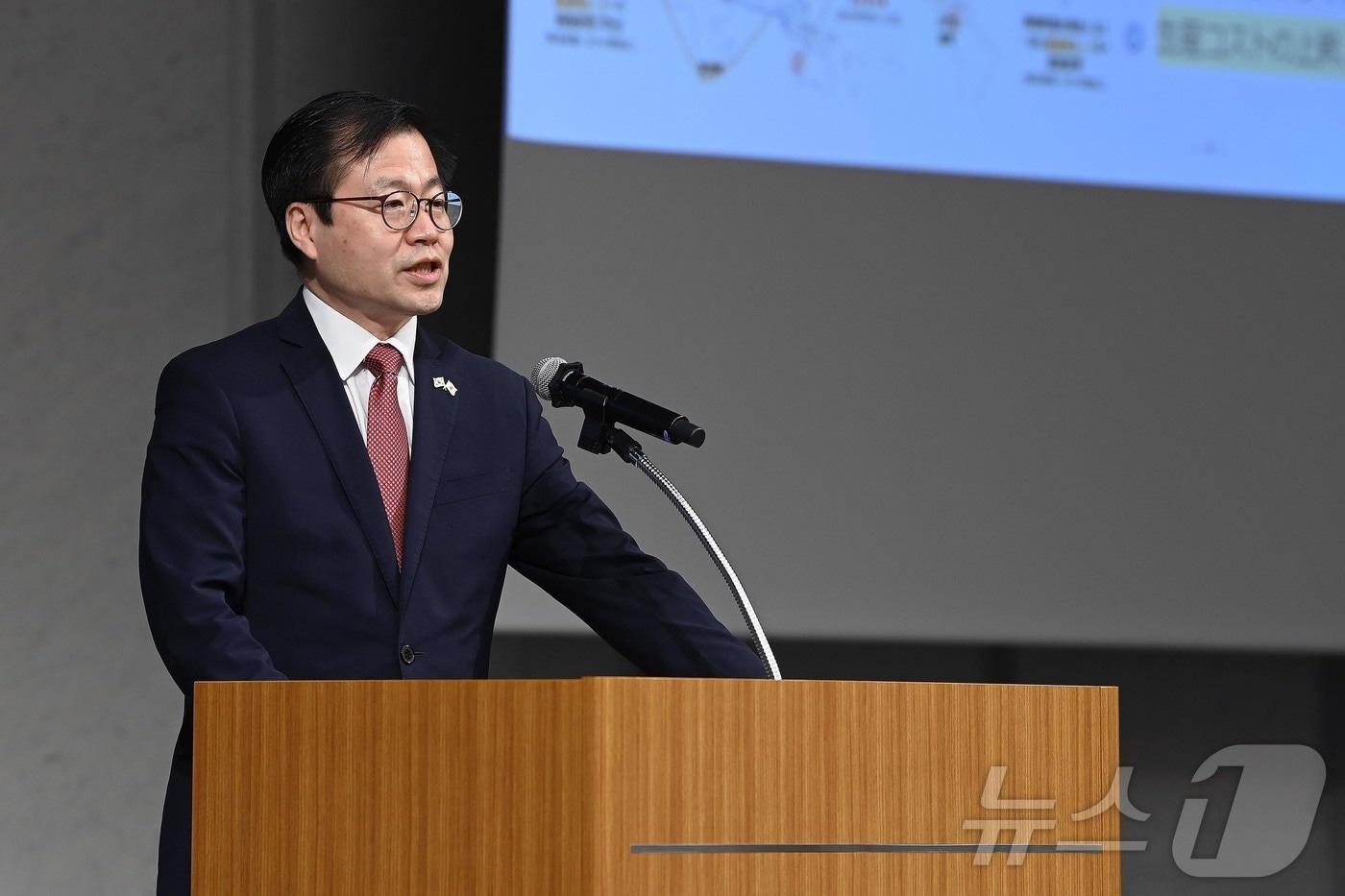 본문 이미지 - 여한구 산업통상부 통상교섭본부장이 22일(현지시간) 일본 도쿄 일본경제단체연합회관 국제회의실에서 열린 '복합위기 시대의 한일 新경제협력 세미나'에서 기조연설을 하고 있다. (산업통상부 제공. 재판매 및 DB 금지) 2026.4.22 ⓒ 뉴스1