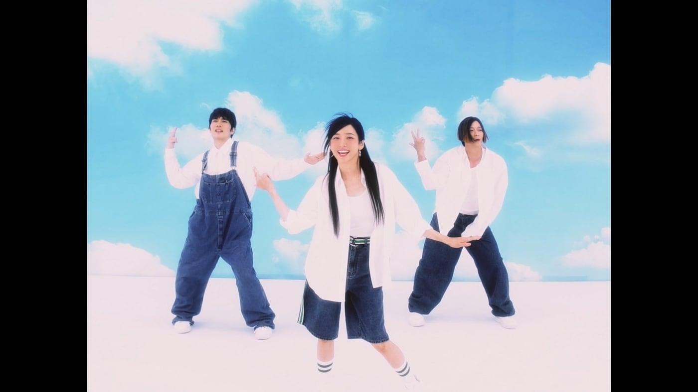 본문 이미지 - 트라이앵글 '러브 이즈' 뮤직비디오 갈무리