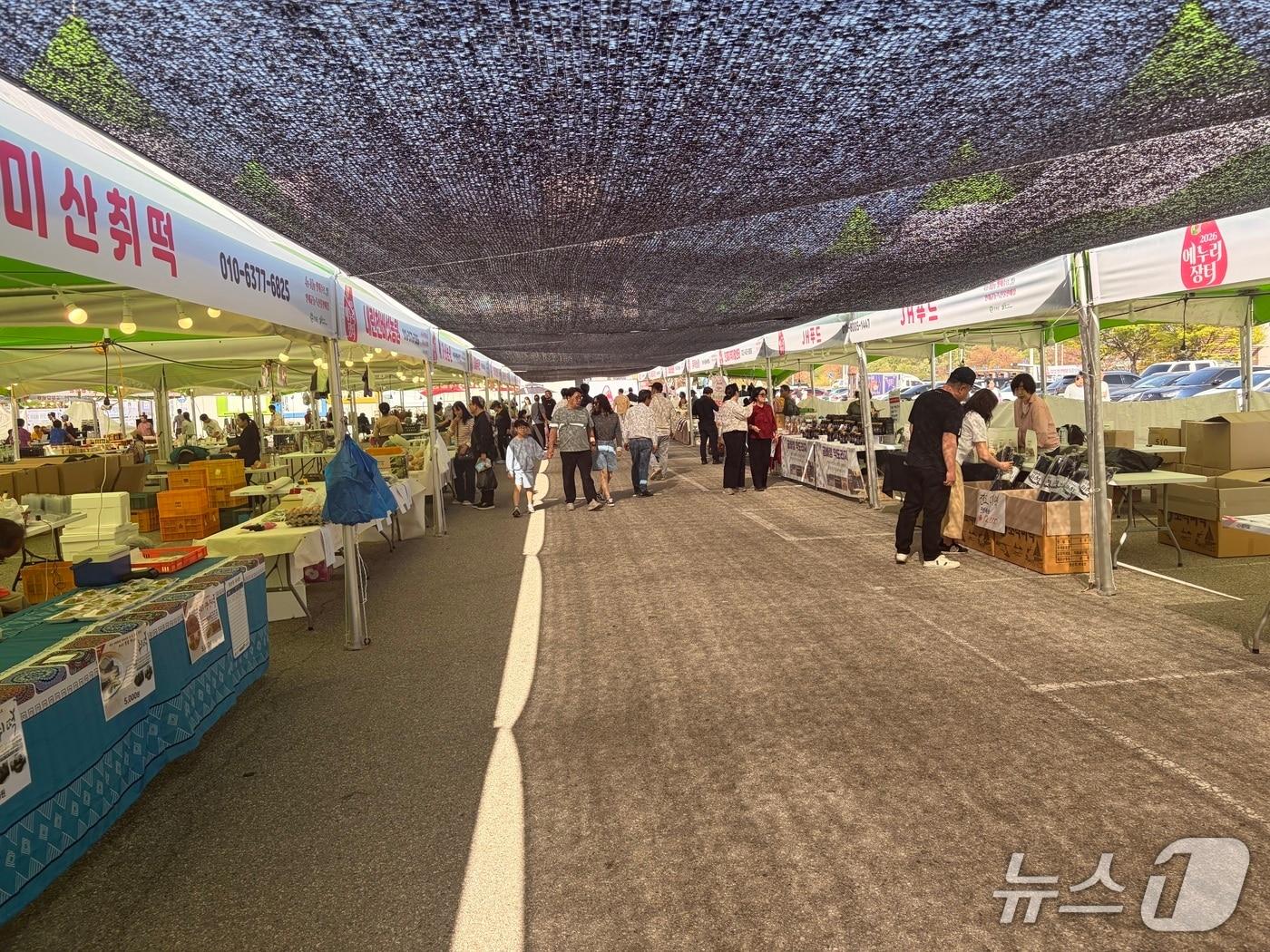 본문 이미지 - 인제 에누리장터.(인제군 제공. 재판매 및 DB금지)/뉴스1