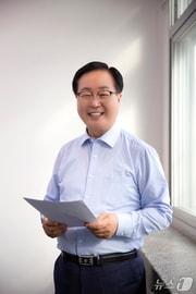 본문 이미지 - 6·3 지방선거 더불어민주당 전북 완주군수 후보로 유희태 후보(71)가 최종 확정됐다.(캠프 제공. 재판매 및 DB금지)2026.4.22/뉴스1