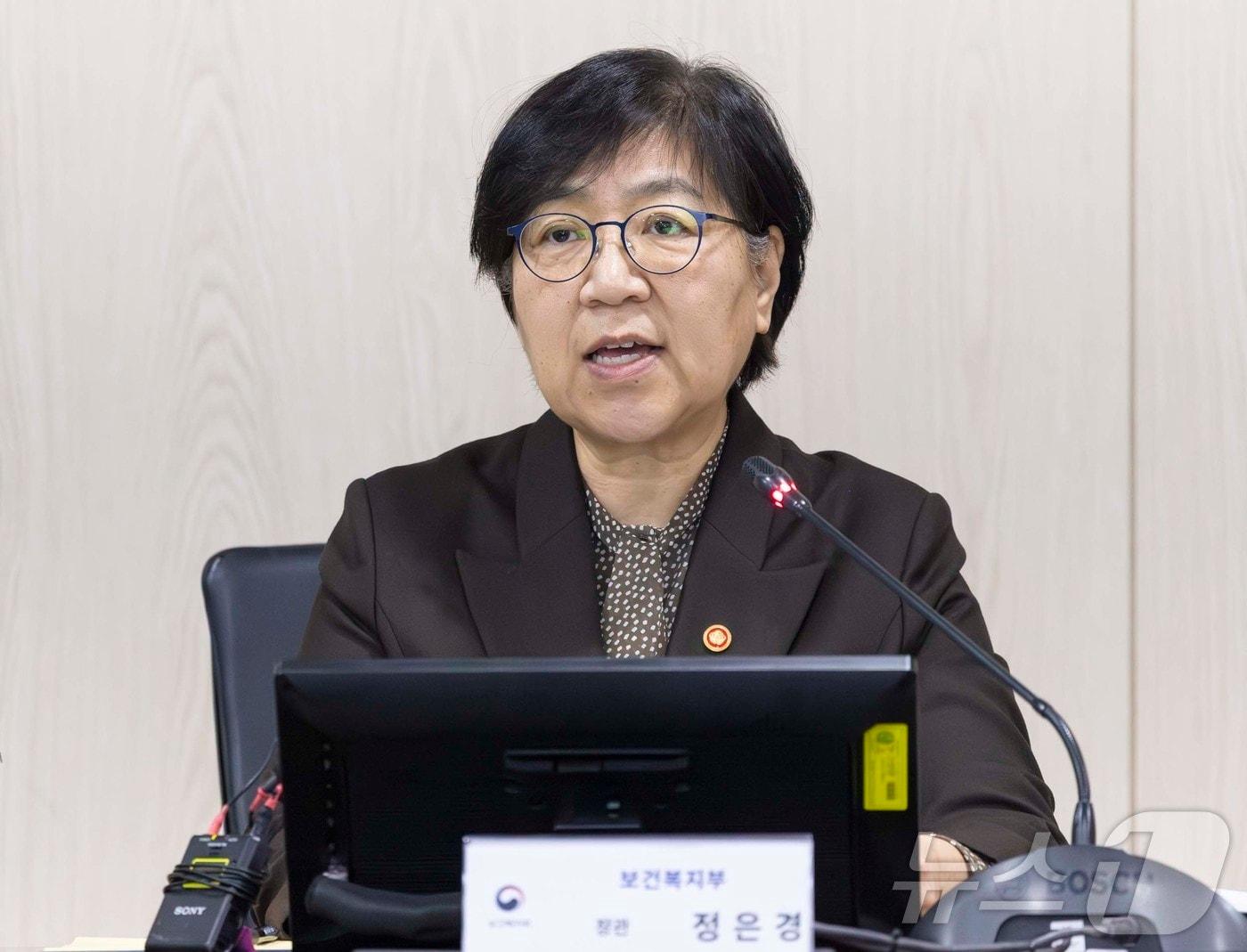 본문 이미지 - 정은경 보건복지부 장관이 22일 오전 강원 원주시 원주세브란스기독병원에서 열린 강원도 응급환자 이송체계 점검 간담회를 주재하고 있다. (보건복지부 제공. 재판매 및 DB 금지) 2026.4.22 ⓒ 뉴스1