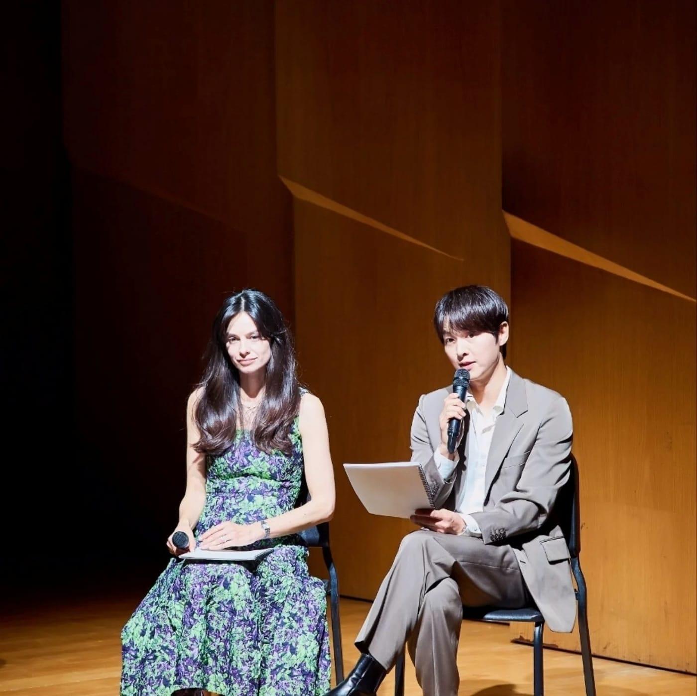 본문 이미지 - 케이티, 송중기 부부(가온솔로이스츠 SNS)