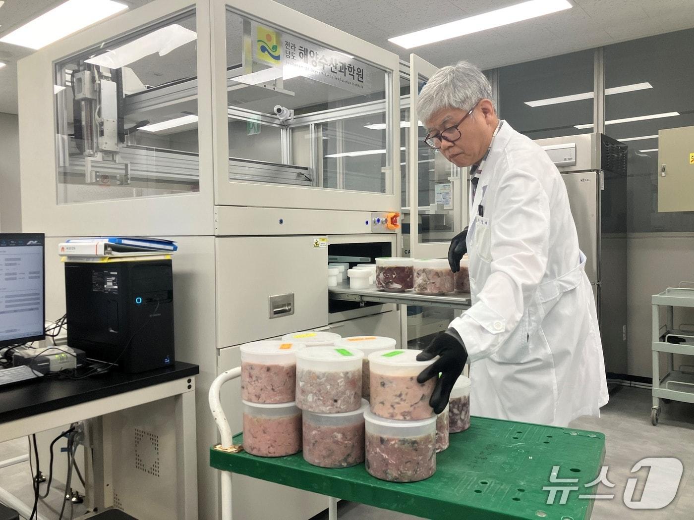 본문 이미지 - 방사능 검사.(전남도 제공. 재판매 및 DB금지) 2026.4.22/뉴스1