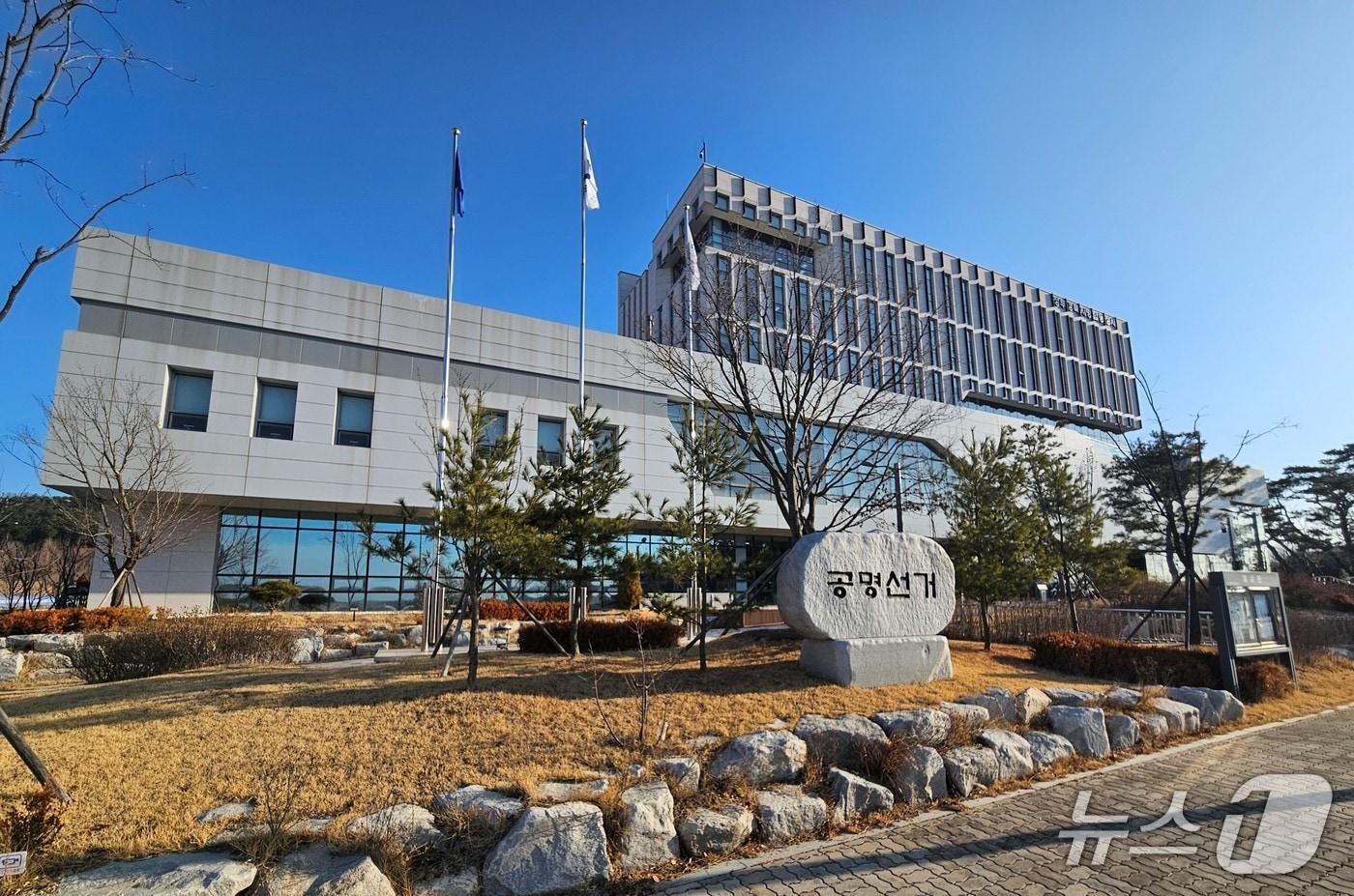 본문 이미지 - 경북선거관리위원회는 22일 지방의회의원 선거구 획정에 따른 공직선거법 개정 시행으로 선거구가 변경된 예비후보자는 10일 이내 선거구를 다시 선택해 신고해야 한다./뉴스1