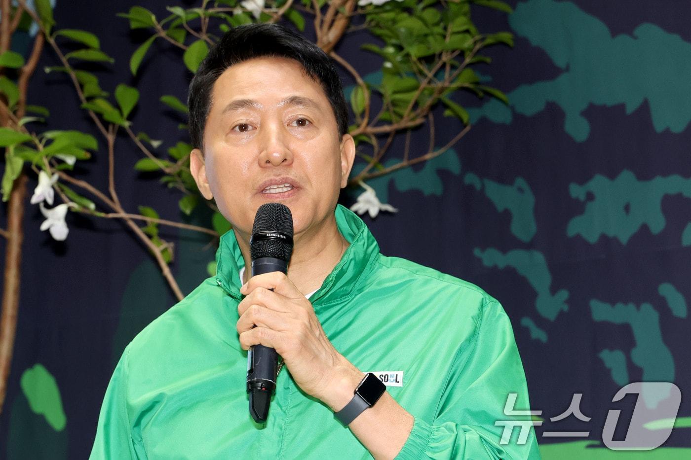 본문 이미지 - 오세훈 서울시장이 22일 오후 서울시청에서 열린 2026서울국제정원박람회와 태안국제원예치유박람회 상호협력 기자설명회에서 발언하고 있다. 2026.4.22 ⓒ 뉴스1 이광호 기자