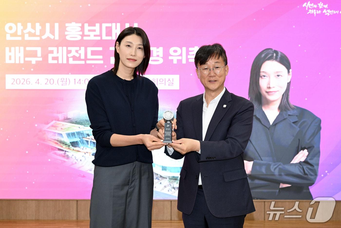 본문 이미지 - 홍보대사 위촉식.(안산시 제공)