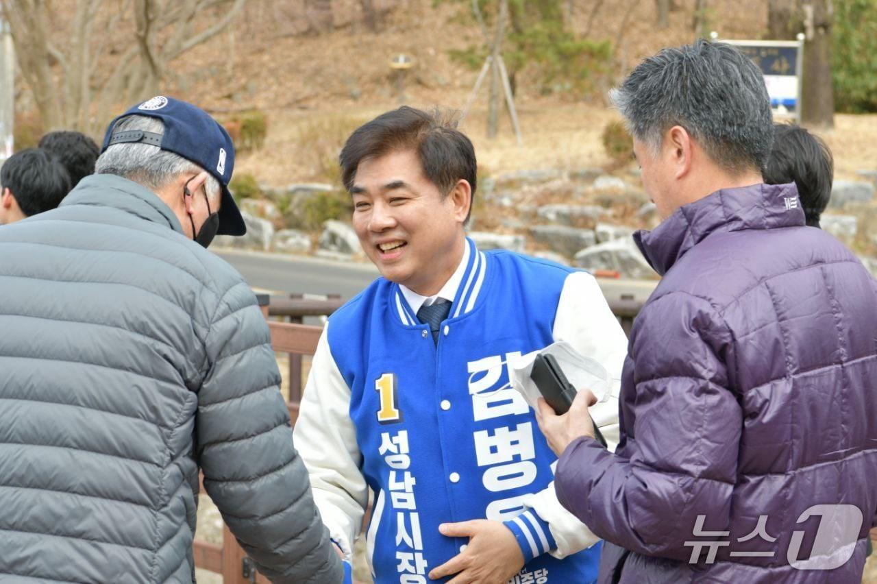 본문 이미지 - 김병욱 더불어민주당 성남시장 후보가 노인층을 위한 '스크린파크골프장' 확대를 약속했다.(김병욱 후보 제공. 재판매 및 DB금지)/뉴스1