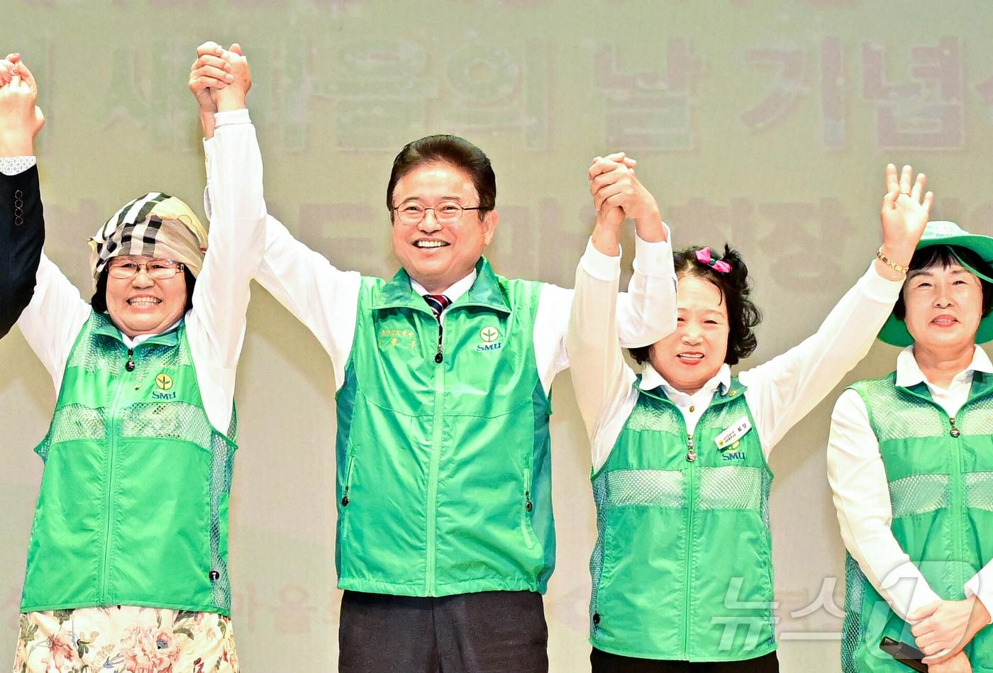 본문 이미지 - 22일 이철우 국민의힘 경북도지사 후보는 새마을의 날을 맞아 ‘제3세대 새마을운동’ 공약을 발표했다. /뉴스1