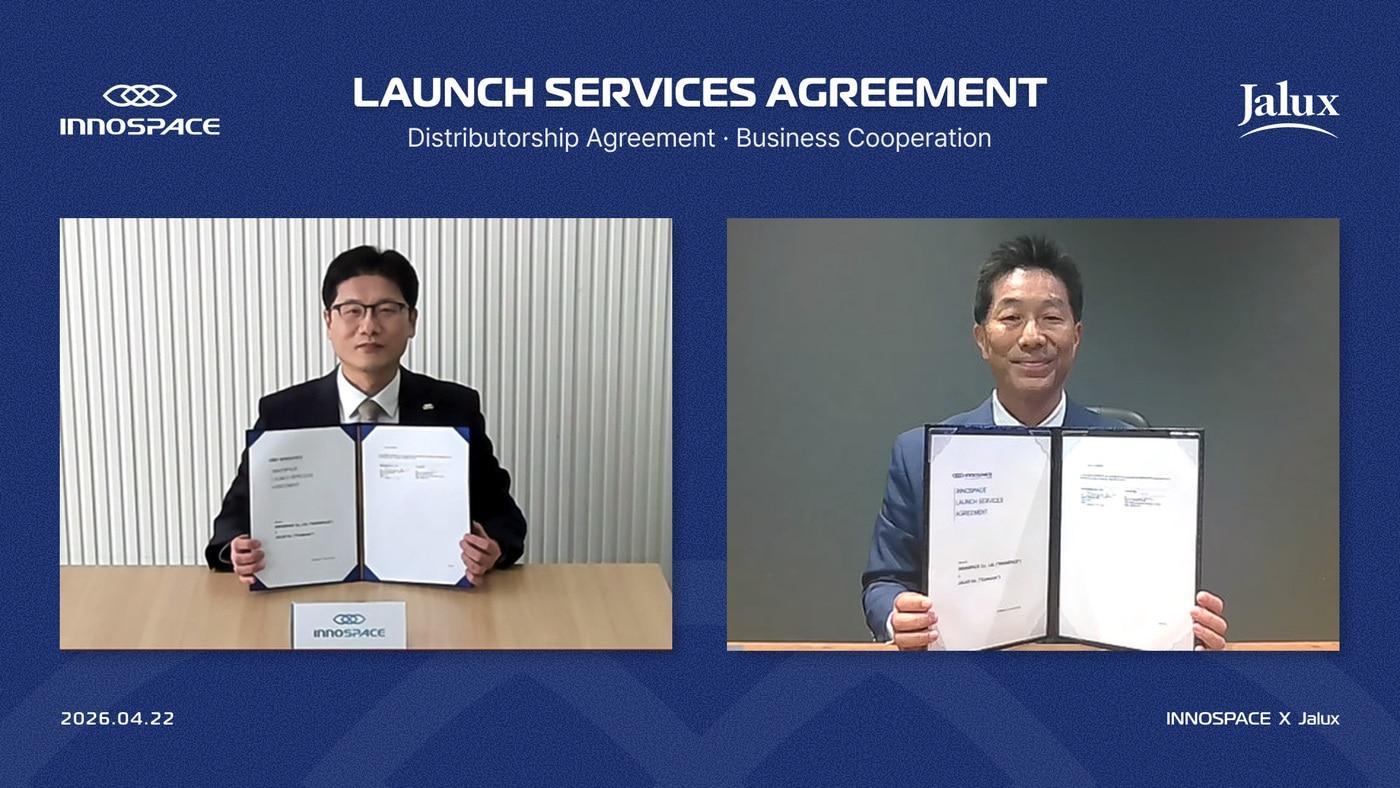 본문 이미지 - 김수종 이노스페이스 대표이사(왼쪽)와 자룩스 카사이 토시아키 대표이사.(이노스페이스 제공)