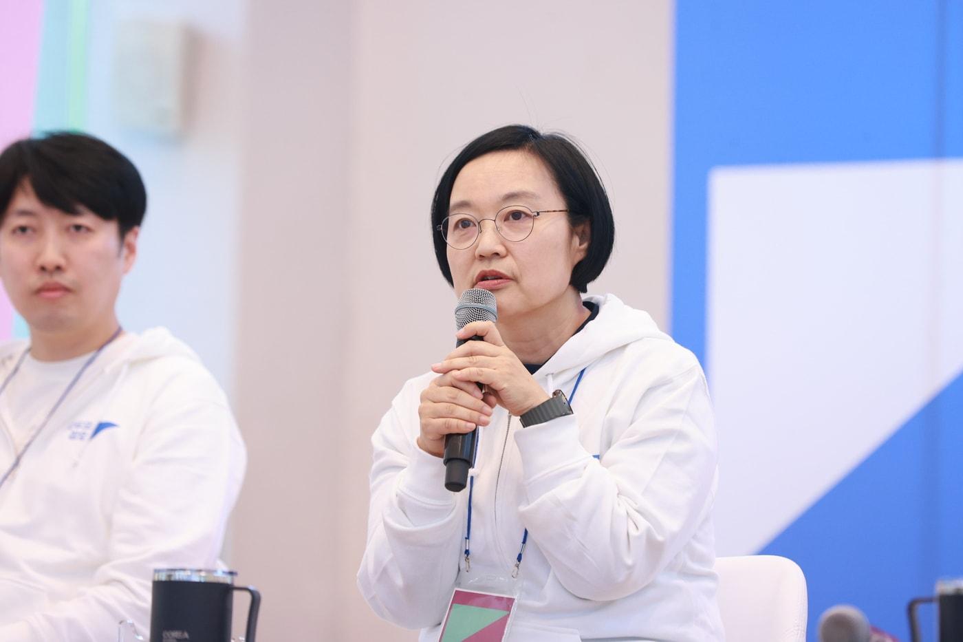 본문 이미지 - 한성숙 중소벤처기업부 장관이 22일 충청남도 아산시 호서대학교에서 열린 간담회에서 인사말씀을 하고있다.(중소벤처기업부 제공)