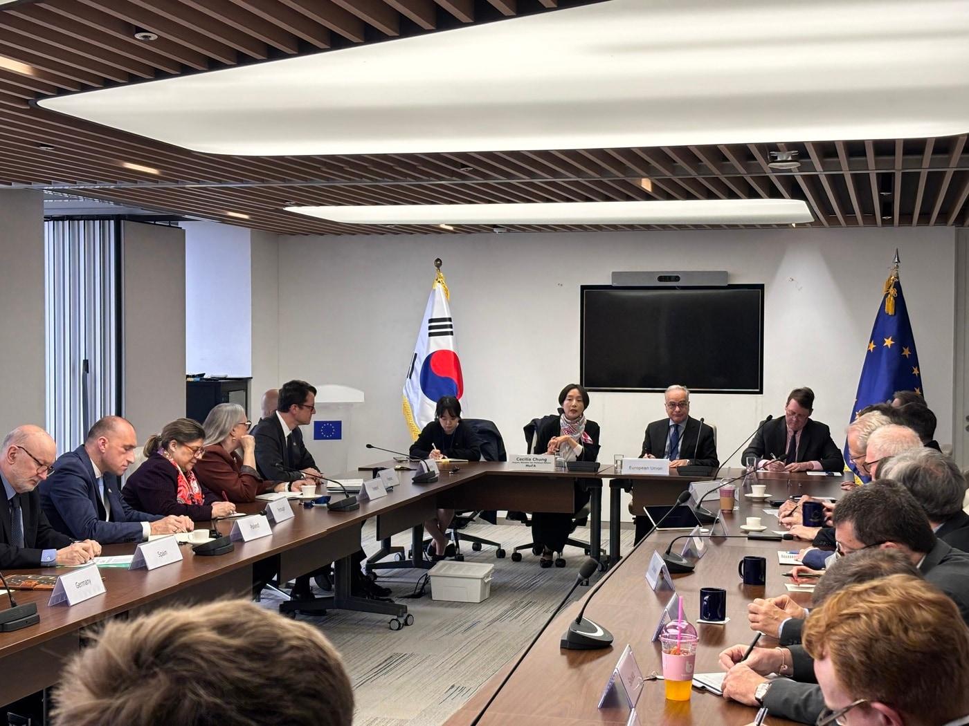 본문 이미지 - 외교부는 22일 주한 유럽연합(EU) 대사단 간담회에 정의혜 차관보가 참석해 우리 정부의 외교정책을 설명했다고 밝혔다. (외교부 제공)