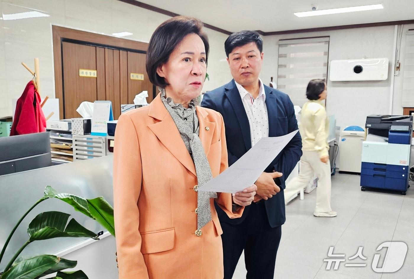 본문 이미지 - 이인선 국민의힘 대구시당 공천관리위원장이 22일 국민의힘 대구시당에서 공관위 회의를 마친 뒤 기자들 질문에 답하고 있다. 2026.4.22/뉴스1 남승렬 기자