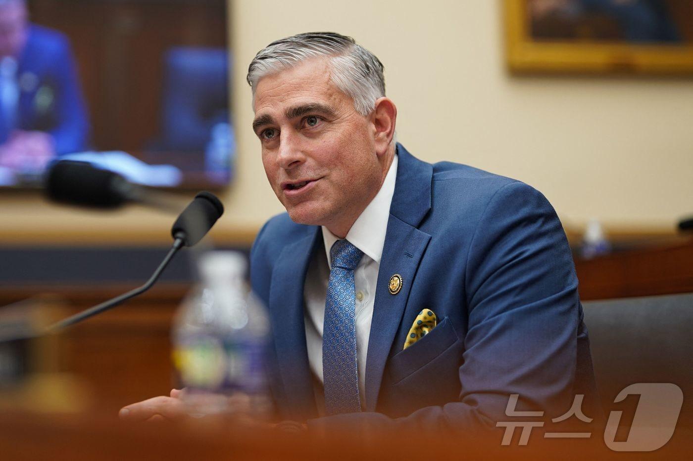 본문 이미지 - 2026년 1월 22일, 미국 워싱턴DC 연방 의사당 레이번 하우스 오피스 빌딩에서 열린 하원 법사위원회 청문회에서 질의하는 마이클 바움가트너(공화·워싱턴주) 하원의원.2026.01.22.ⓒ AFP=뉴스1