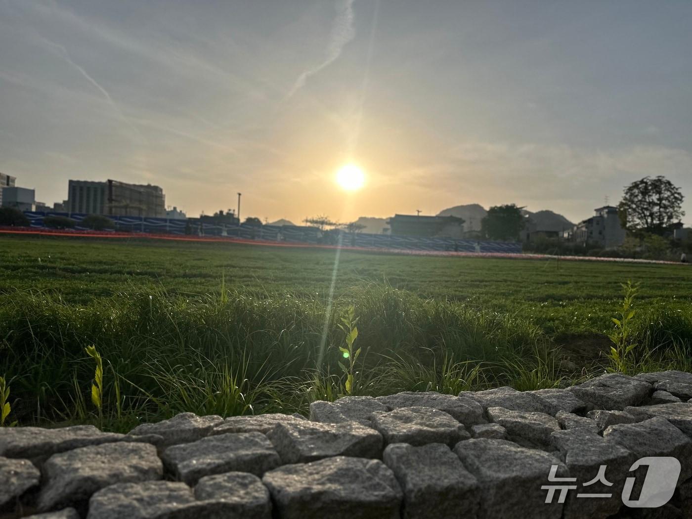 본문 이미지 - 22일 오후 서울 종로구 일대 /뉴스1 이상휼 기자