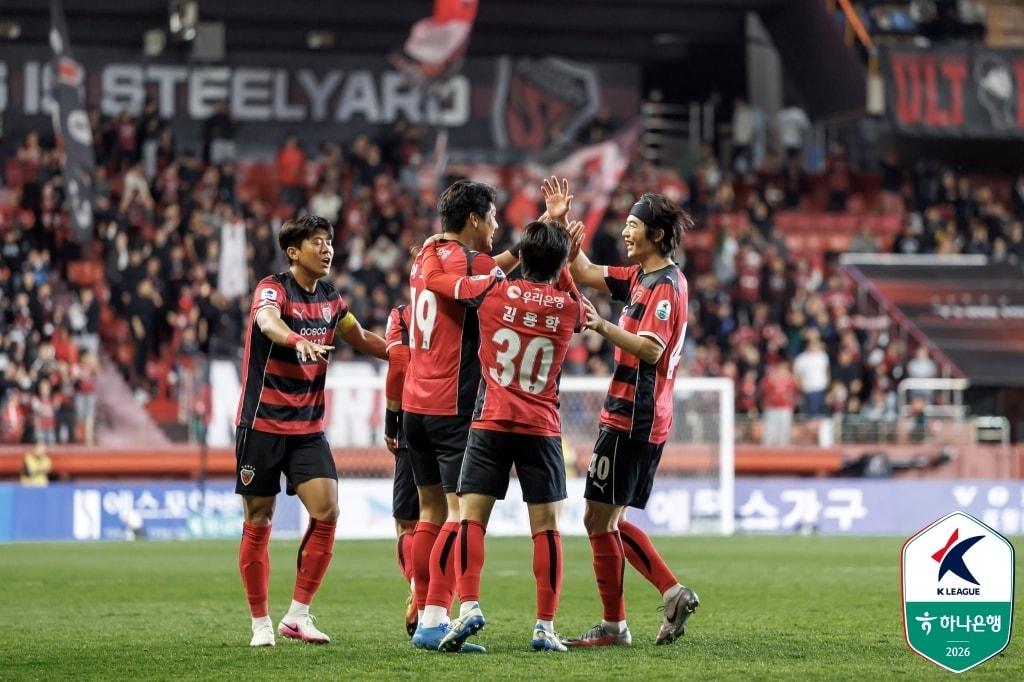 본문 이미지 - 포항 스틸러스가 안방서 광주FC를 꺾었다.(한국프로축구연맹 제공) 