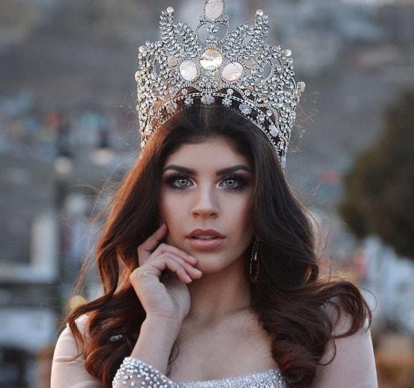 본문 이미지 - 카롤리나 플로레스 고메즈. (인스타그램 @queens.mexico)