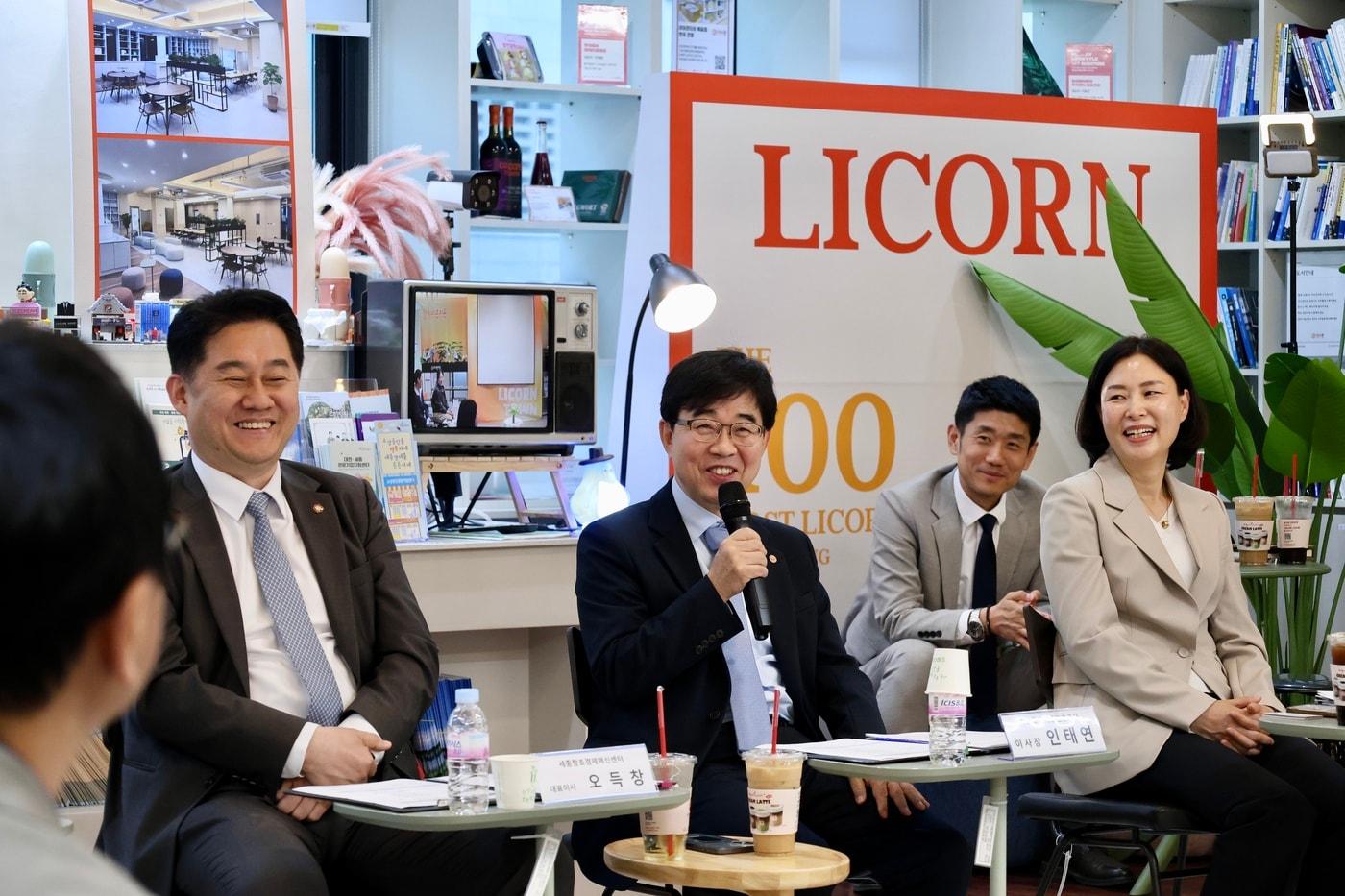 본문 이미지 - 인태연 소상공인시장진흥공단 이사장이 세종 로컬창업타운에서 신사업창업사관학교 졸업기업 대상 간담회에서 발언하고 있다.(소상공인시장진흥공단 제공)