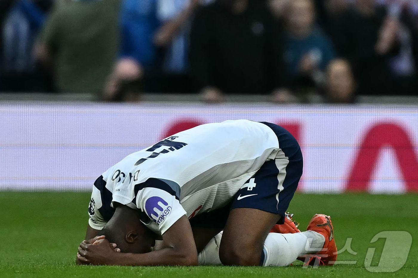 본문 이미지 - 거듭된 부진을 겪고 있는 토트넘이 심리사를 공식 채용한다. ⓒ AFP=뉴스1