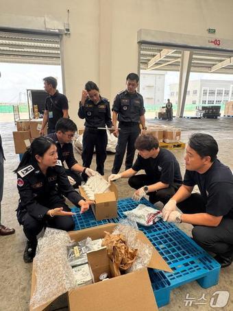 본문 이미지 - 한국행 해상화물 캄보디아서 합동검사 (관세청 제공.재판매 및 DB금지)/뉴스1