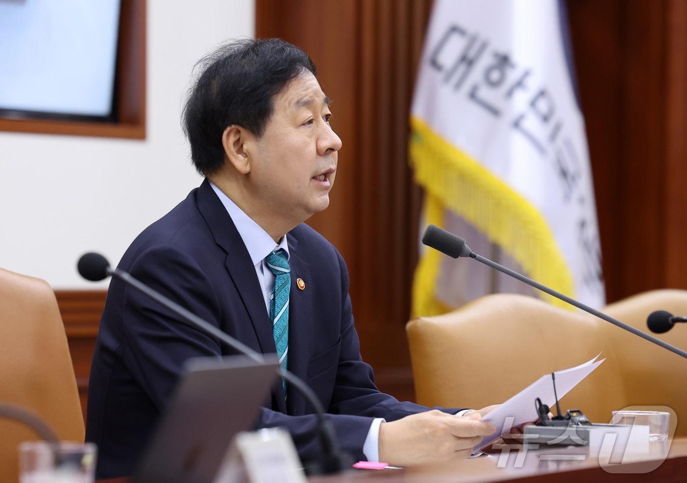 본문 이미지 - 구윤철 경제부총리 겸 재정경제부 장관이 23일 서울 종로구 정부서울청사에서 열린 민생물가 특별관리 관계장관 TF 회의에서 모두발언을 하고 있다. 2026.4.23 ⓒ 뉴스1 김성진 기자