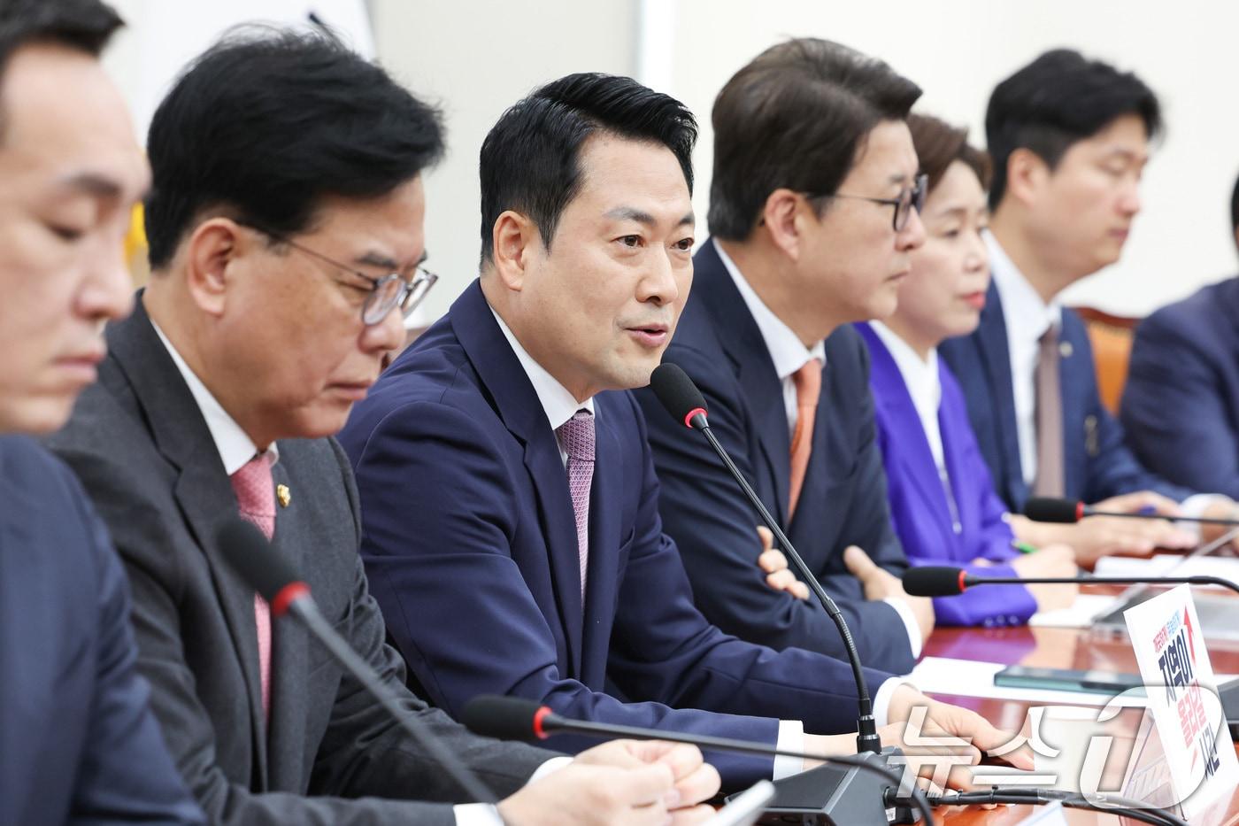 본문 이미지 - 장동혁 국민의힘 대표가 23일 서울 여의도 국회에서 열린 최고위원회의에서 발언하고 있다. 2026.4.23 ⓒ 뉴스1 신웅수 기자