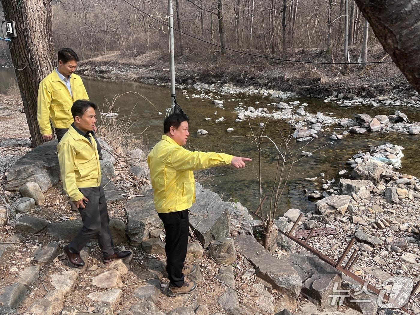 본문 이미지 - 강원 춘천시, 하천·계곡 및 주변 지역 불법시설 전수조사 현장.(춘천시 제공, 재판매 및 DB금지)