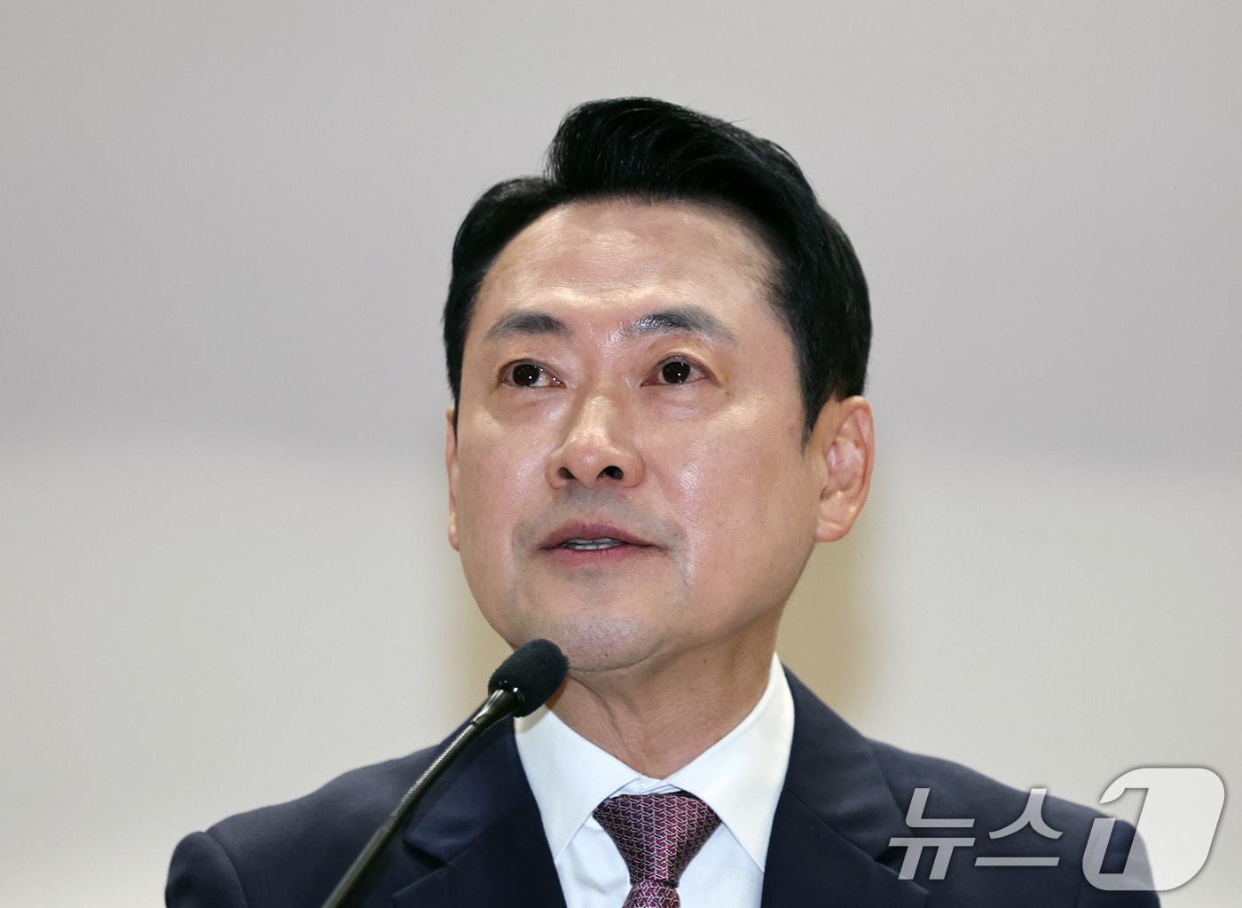 본문 이미지 - 장동혁 국민의힘 대표가 23일 오전 서울 여의도 국회의원회관에서 'AI·디지털 전환 시대, 직업훈련의 품질개선과 혁신, 지원개선 방안'을 주제로 열린 세미나에서 축사하고 있다. 2026.4.23 ⓒ 뉴스1 구윤성 기자