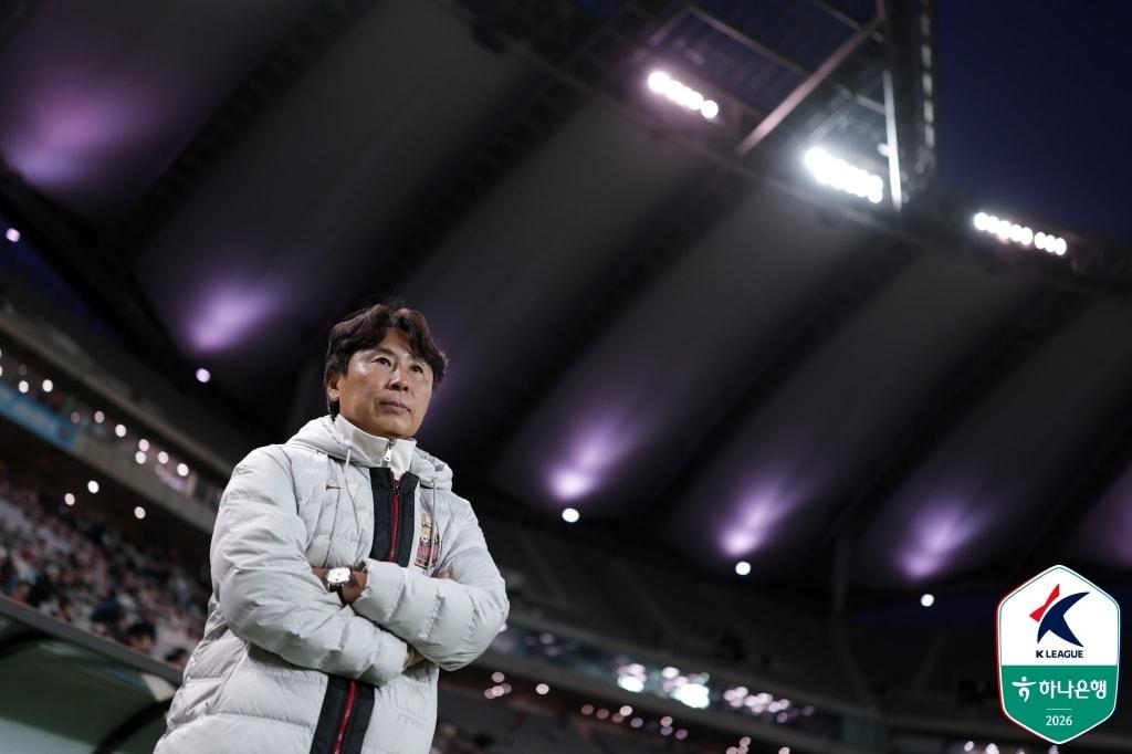 본문 이미지 - FC서울이 '산 넘어 산' 4월 일정을 잘 넘어가고 있다. 다음 상대도 만만치는 않다. 상승세의 강원을 원정에서 만나야한다.