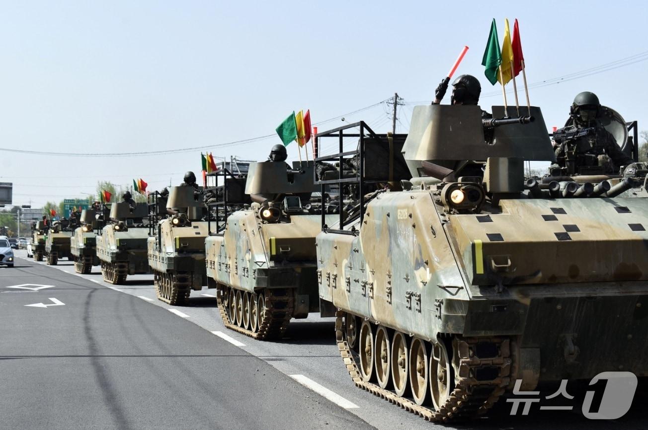 본문 이미지 - 육군 2기갑여단 야외 기동훈련. (2기갑여단 제공, 재판매 및 DB금지)