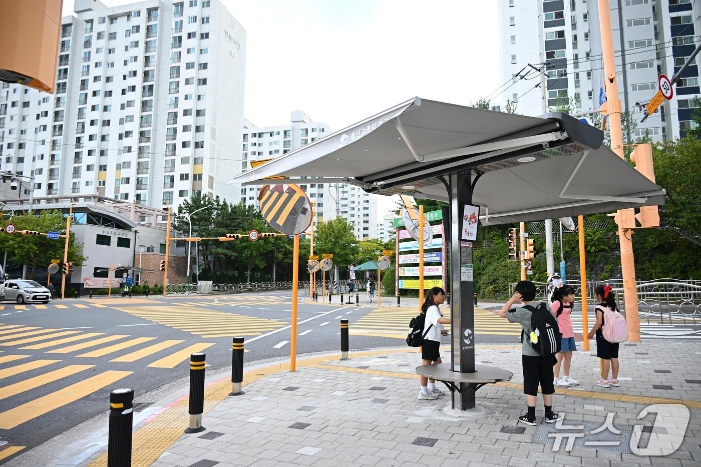 본문 이미지 - 울산 북구 폭염 저감 스마트그늘막(울산 북구 제공. 재판매 및 DB금지)/뉴스1