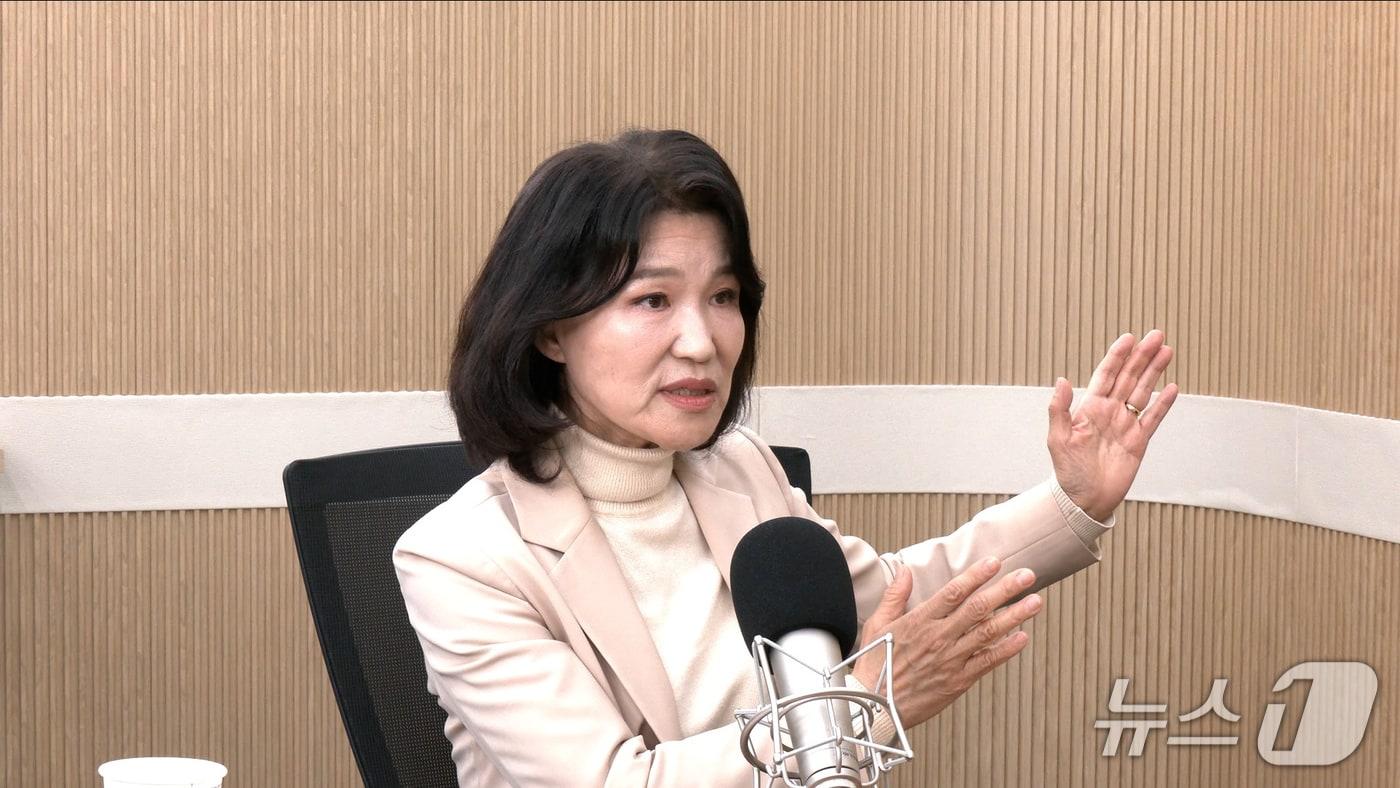 본문 이미지 - 대구시장 예비후보인 이진숙 전 방통위원장이 뉴스1TV '팩트앤뷰'에 출연해 질문에 답하고 있다. 2026.4.23./뉴스1